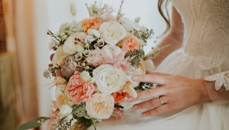 Par na Filipinima se venčao iako je crkva bila poplavljena.