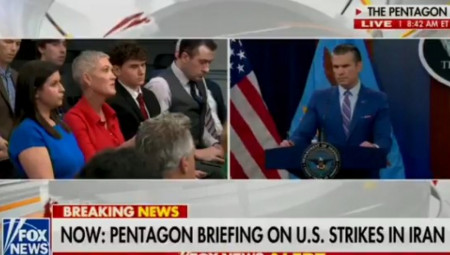 Američki ministar odbrane Pit Hegset žestoko napao novinare na konferenciji, braneći napade na Iran. Tramp: „Najbolja pres konferencija ikada!“ Sve detalje, izjave i sukobe pročitajte ovde.