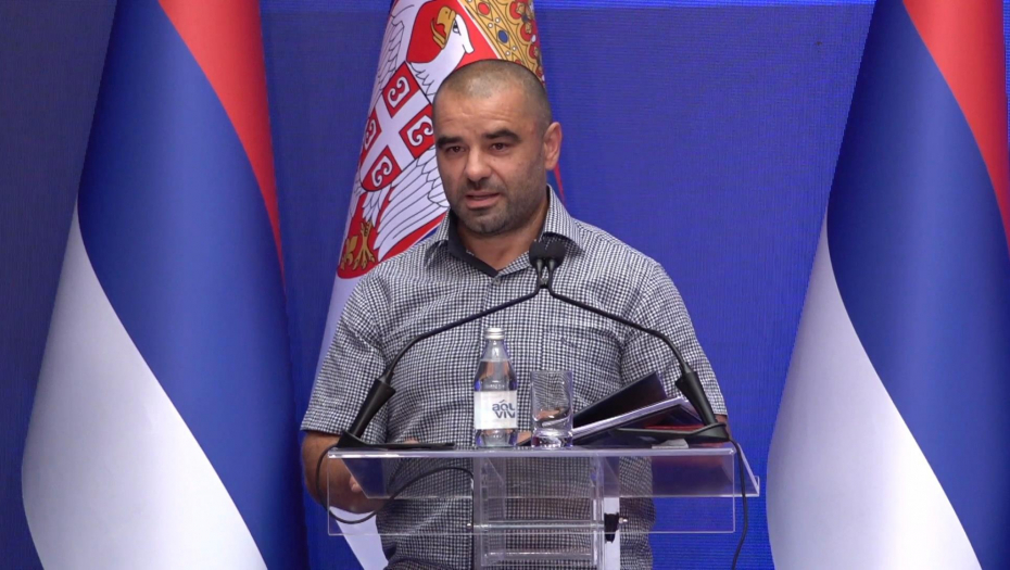 Predsednik Vučić uručuje odlikovanja zaslužnim pojedincima i institucijama povodom Vidovdana