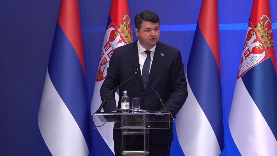 Predsednik Vučić uručuje odlikovanja zaslužnim pojedincima i institucijama povodom Vidovdana