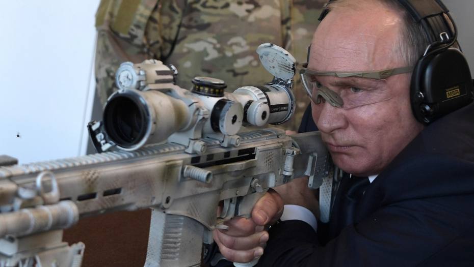 Vladimir Putin gađa iz snajpera