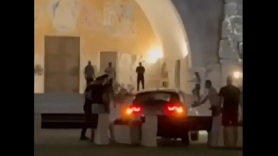 Žena automobilom udarila pešake ispred hrama u Podgorici