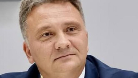 Direktor Kancelarije za IT i eUpravu, dr Mihailo Jovanović, izjavio je da se sistem elektronskog bolovanja uspešno primenjuje u domovima zdravlja Voždovac, Vračar, Zemun i Obrenovac, kao i da je do sada izdato 4.100 eBolovanja