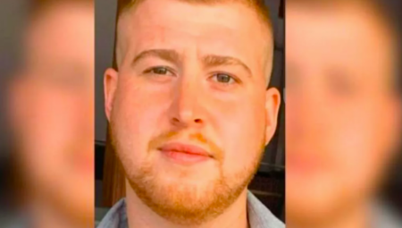 Rajan Li (28), mladić opisan kao neko sa "zlatnim srcem", poginuo je u teškoj saobraćajnoj nesreći nakon što je njegov prijatelj, Džon Endru Smit, vozeći bez dozvole i osiguranja, prošao kroz crveno svetlo i izazvao direktan sudar kod Egboroa u Severnom Jorkširu.