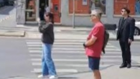 Dva različita povoda, dva različita grada, ali isti jezik izražavanja - tišina, zastajanje i stajanje na ulici.