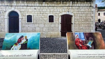 U italijanskom selu Makijagodene, malom gradu u provinciji Izernija, smeštaj u hotelu bio je besplatan za svakoga ko donese knjigu