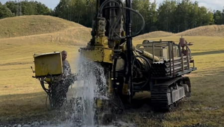 Veliki pravoslavni praznik letnji Sveti Vrači za meštane sela Pranjani kod Gornjeg Milanovca ostaće upisan crvenim slovima.  Nakon dugo čekanja i muka, pronađeno je izvorište vode u selu koje će smanjiti problem vodosnabdevanja tokom letnjih meseci.