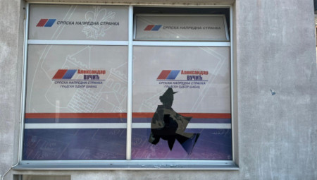 Gradski odbror SNS u Šapcu najoštrije je osudio napad na njihove prostorije