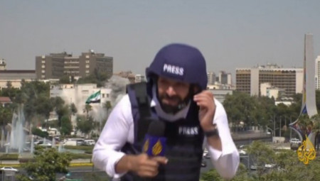 Izraelske vazdušne snage pogodile su zgradu Generalštaba sirijske vojske u Damasku tokom direktnog TV prenosa. Panika i ogorčenje u Siriji.