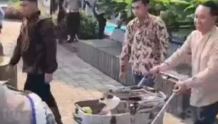 Mačak Bobi, kućni ljubimac predsednika Indonezije Prabova Subijanta uživa pravo na državno obezbeđenje, izjavio je zamenik državnog sekretara Juri Ardiantoro