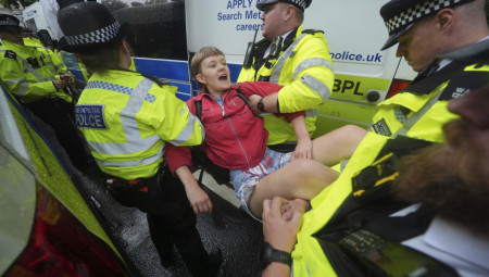 V Veliki Britaniji aretirali več deset podpornikov prepovedane propalestinske skupine