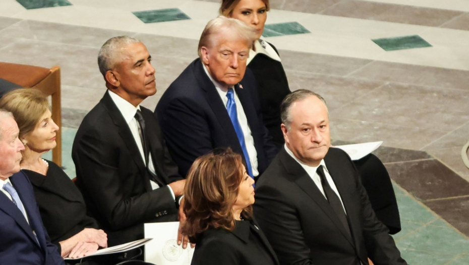 EPA/SAMUEL CORUM / POOL