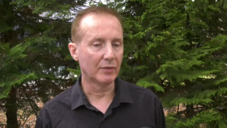 Blokader Zoran Buljugić, profesor ruskog jezika, koji se na društvenim mrežama i na grupama predstavlja kao Efim Martinov, pozvao je na izazivanje građanskog rata u Srbiji, kao i na prolivanje krvi članova Srpske napredne stranke, članova SPS, ali i pripadnika MUP i BIA, naglasivši kako bi moglo da strada "i do milion Srba".