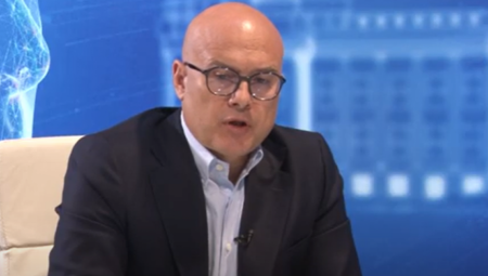 Lider naprednjaka i savetnik predsednika republike za regionalna pitanja Miloš Vučević istakao je na Televiziji Pink da je uništavanje imovine Studentskog kulturnog centra u Beogradu uništavanje svih građana Srbije, te da je to krajnje nepristojno i nekulturno.