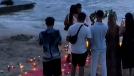 Video snimak jedne romantične veridbe na plaži u Umagu postao je pravi hit na TikToku, prikupivši više od 11 miliona pregleda