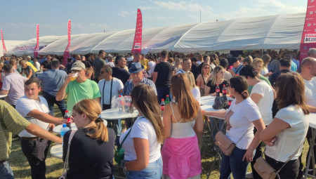 Veliko narodno veselje povodom otvaranja novog auto-puta do Požege biće održana danas od 17 časova na fudbalskom igralištu „Železničara“.