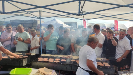 Veliko narodno veselje povodom otvaranja novog auto-puta do Požege biće održana danas od 17 časova na fudbalskom igralištu Železničara.