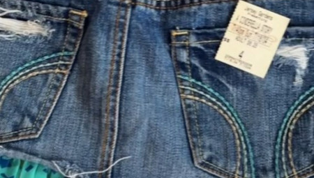 Mlada devojka po imenu Nikol doživela je pravo iznenađenje dok je kupovala u lokalnoj second hand prodavnici.