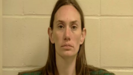 Majka iz Minesote optužena je za pokušaj ubistva svog sina nakon što je, prema navodima policije, pokušala da mu prereže grlo verujući da je opsednuta demonima.