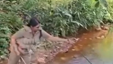 Stanovnici sela u indijskoj državi Kerala ostali su u šoku kada su u lokalnom potoku ugledali džinovsku zmiju