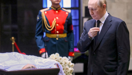 Ruski predsednik Vladimir Putin prisustvovao je ceremoniji oproštaja od predsednice Vrhovnog suda Ruske Federacije Irine Podnosove, koja je održana 24. jula u pogrebnoj sali Centralne kliničke bolnice. Vest je prenela agencija TASS