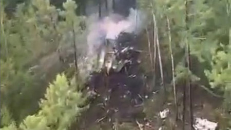 Tragedija u Amurskoj oblasti: putnički avion An-24 srušio se tokom pokušaja sletanja u teškim vremenskim uslovima. Poginulo je svih 49 osoba, uključujući petoro dece i više lekarskih porodica. Otvorena je krivična istraga.