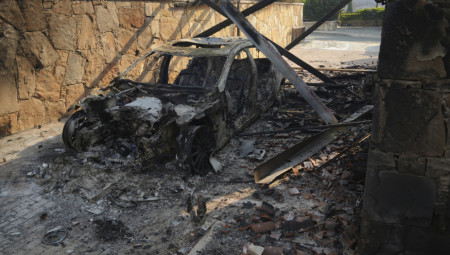 Strašni požari na Kipru i u Turskoj odneli desetine života. Ljudi izgoreli u kolima, vile svedene na pepeo, stotine evakuisanih.