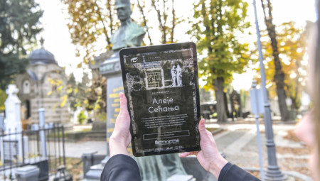 Krajem prethodne godine posetiocima Novog groblja predstavljena je aplikacija „Aleje sećanja“, pomoću koje su korišćenjem savremenih tehnologija i proširene stvarnosti aninimirno pet istaknutih spomenika spomenika na Novom groblju.