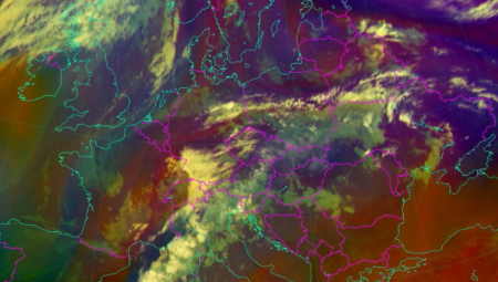 Snažan atmosferski front iz Italije kreće ka Balkanu! Termo-barička dolina donosi grmljavinu, oluje, pljuskove i pad temperature za 15 stepeni. Evo koje su najugroženije regije u Srbiji.