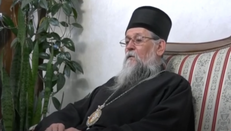 Mitropolit Pahomije doživeo je saobraćajnu nezgodu kod Preševa, ali nije ozbiljno povređen. Sekretar potvrdio da je stanje stabilno.