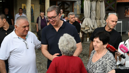 Predsednik Srbije Aleksandar Vučić izjavio je danas tokom posete manastiru Tumane kod Golupca u braničevskoj eparhiji da će vernici kada bude završena brza saobraćajnica moći da stignu od Beograda do tog manastira za samo sat i 20 minuta.