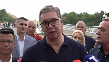 Predsednik Srbije Aleksandar Vučić obišao je radove na izgradnji Dunavskog koridora, a prethodno je obišao manastir Tumane