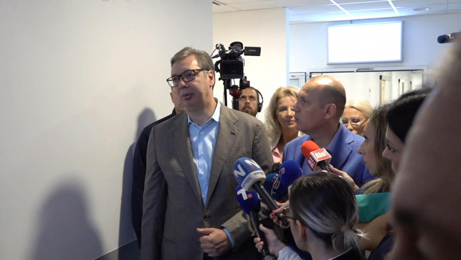 Vučić obilazi centar za palijativno zbrinjavanje Univerzitetskog kliničkog centra Srbije