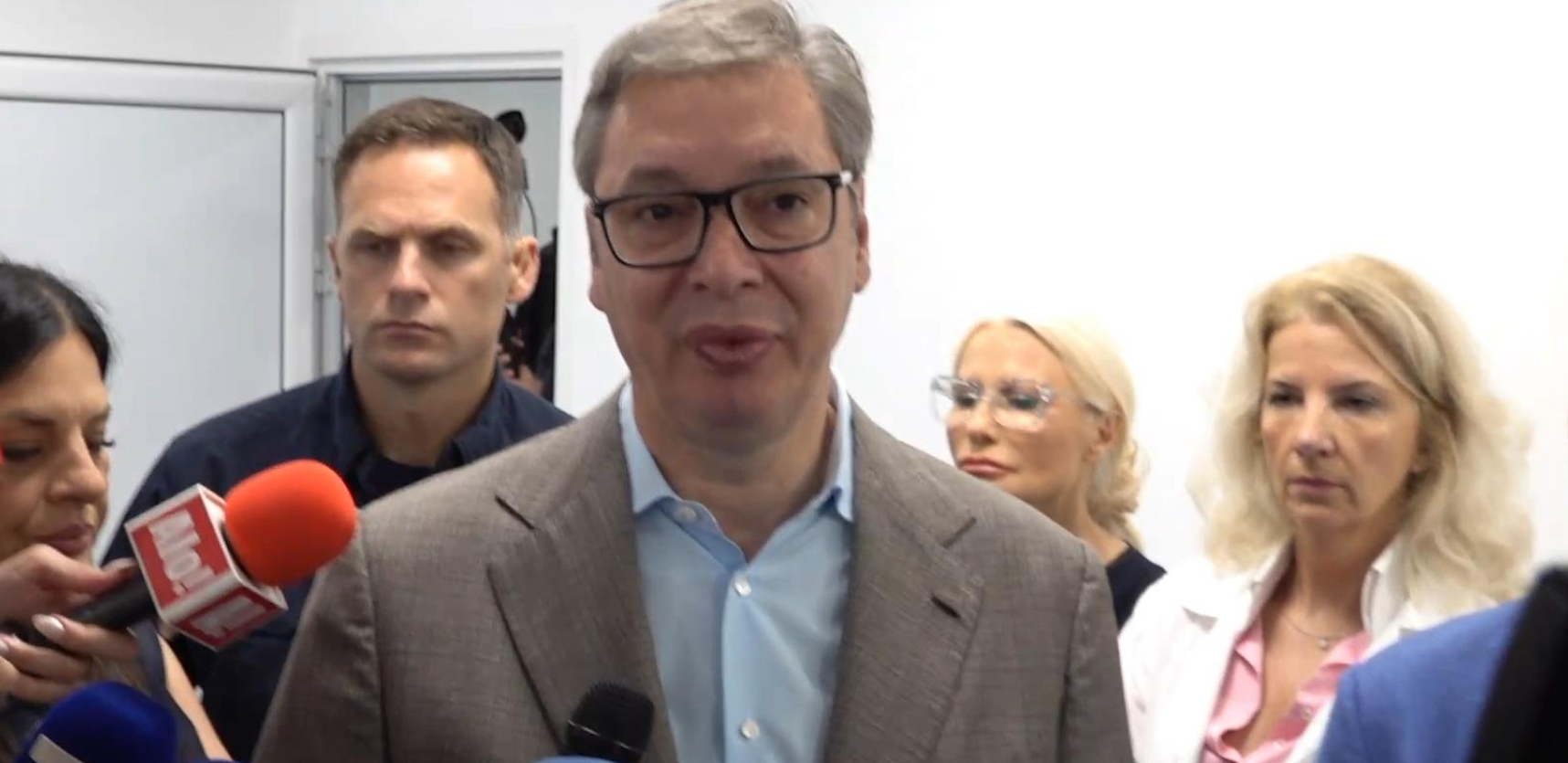 Vučić obilazi centar za palijativno zbrinjavanje Univerzitetskog kliničkog centra Srbije