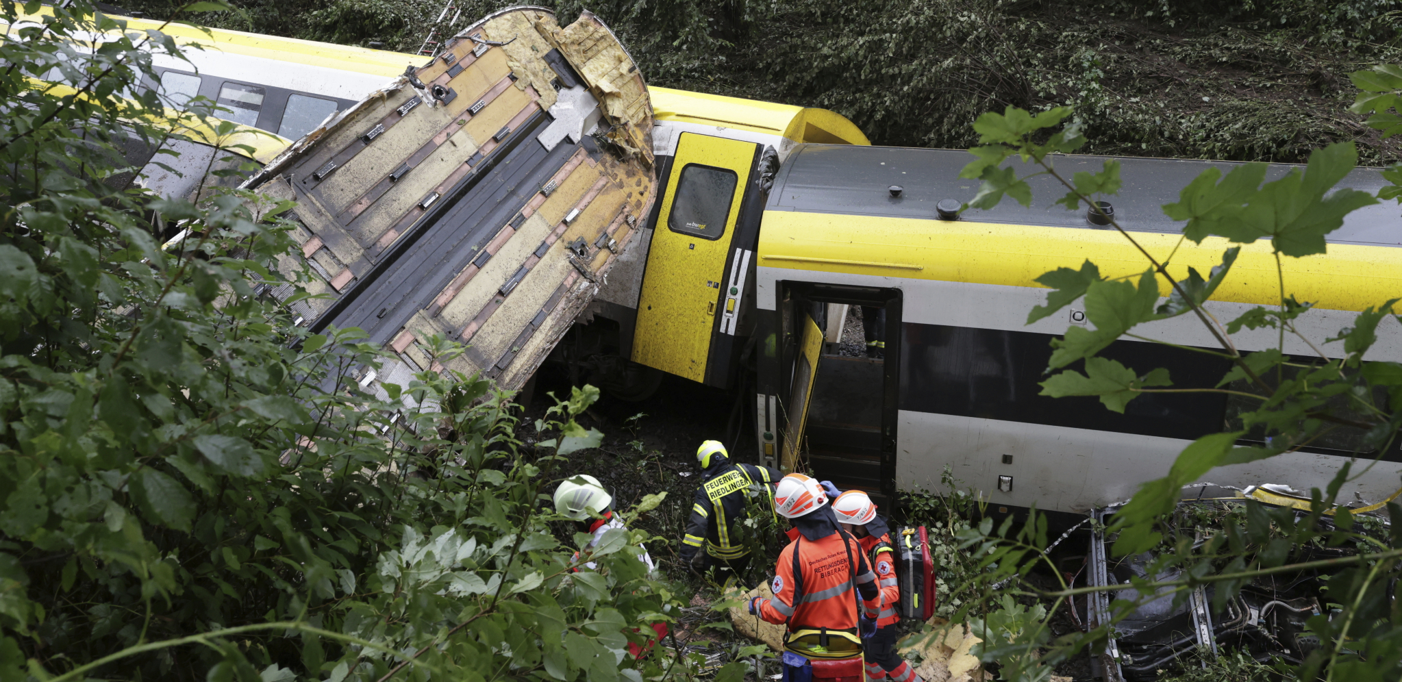 voz iskočio iz šina