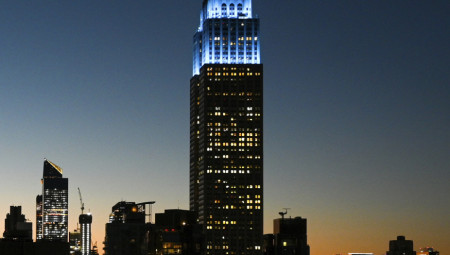 Empajer stejt bilding je oblakoder u gradu Njujorku. Zgrada je visoka 443 metra i ima 102 sprata. Dizajnirali su je arhitekti Šriv, Lem i Harmon, i izgrađena je 1931. godine. U periodu od 1931. do 1972. bila je najviša zgrada na svetu. Prema podacima iz 2021. godine, zgrada je peta po visini među kompletiranim neboderima u SAD i 28. najviša zgrada na svetu.