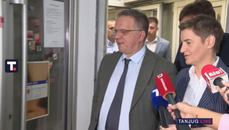 Predsednica Skupštine Ana Brnabić u obilazi Studentski kulturni cetar. SKC otvoren je za javnost kako bi svi građani mogli da vide šta su blokaderi ostavili iza sebe.