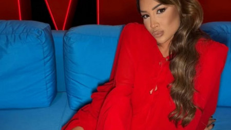 Pevačica pevala bivšem