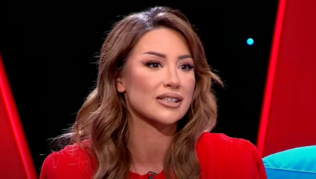 Neda Ukraden je pre izvesnog vremena najavila tužbe za pevačice koje su prepevale njene pesme, ističući da smatra da takvi postupci koleginica nisu korektni budući da ih je ona papreno plaćala