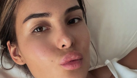 Fotografija koja je pokrenula spekulacije da je u blagoslovenom stanju je nastala na proslavi rođendana poznatog frizera Stevana Radivojevića koji je blizak prijatelj Ražnatovića