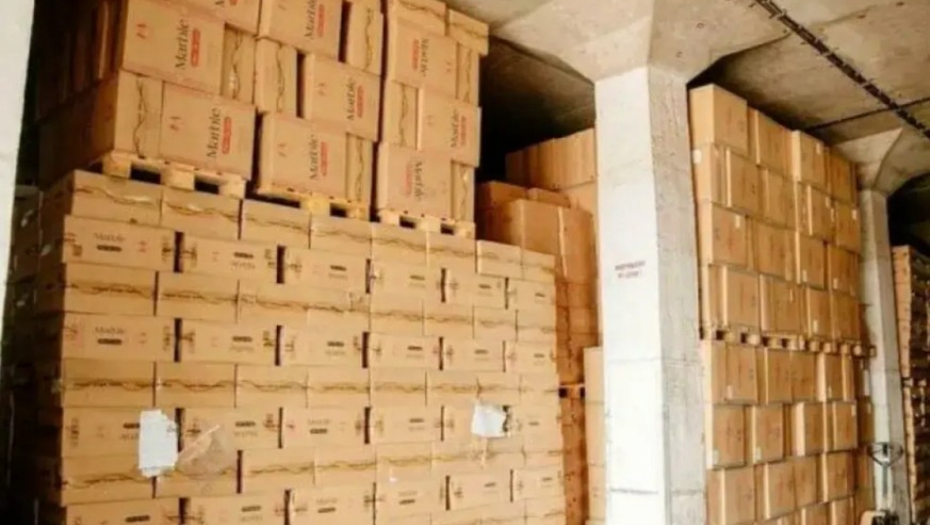 Paketi sa cigaretama u Luci Bar