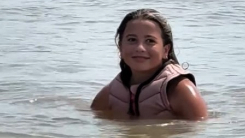 devojčica videla aligatora