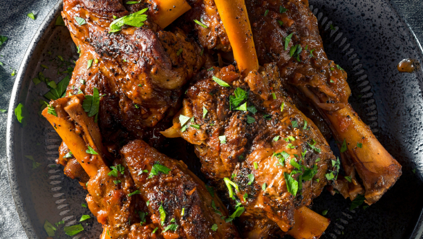 jagnjetina sa kajmakom