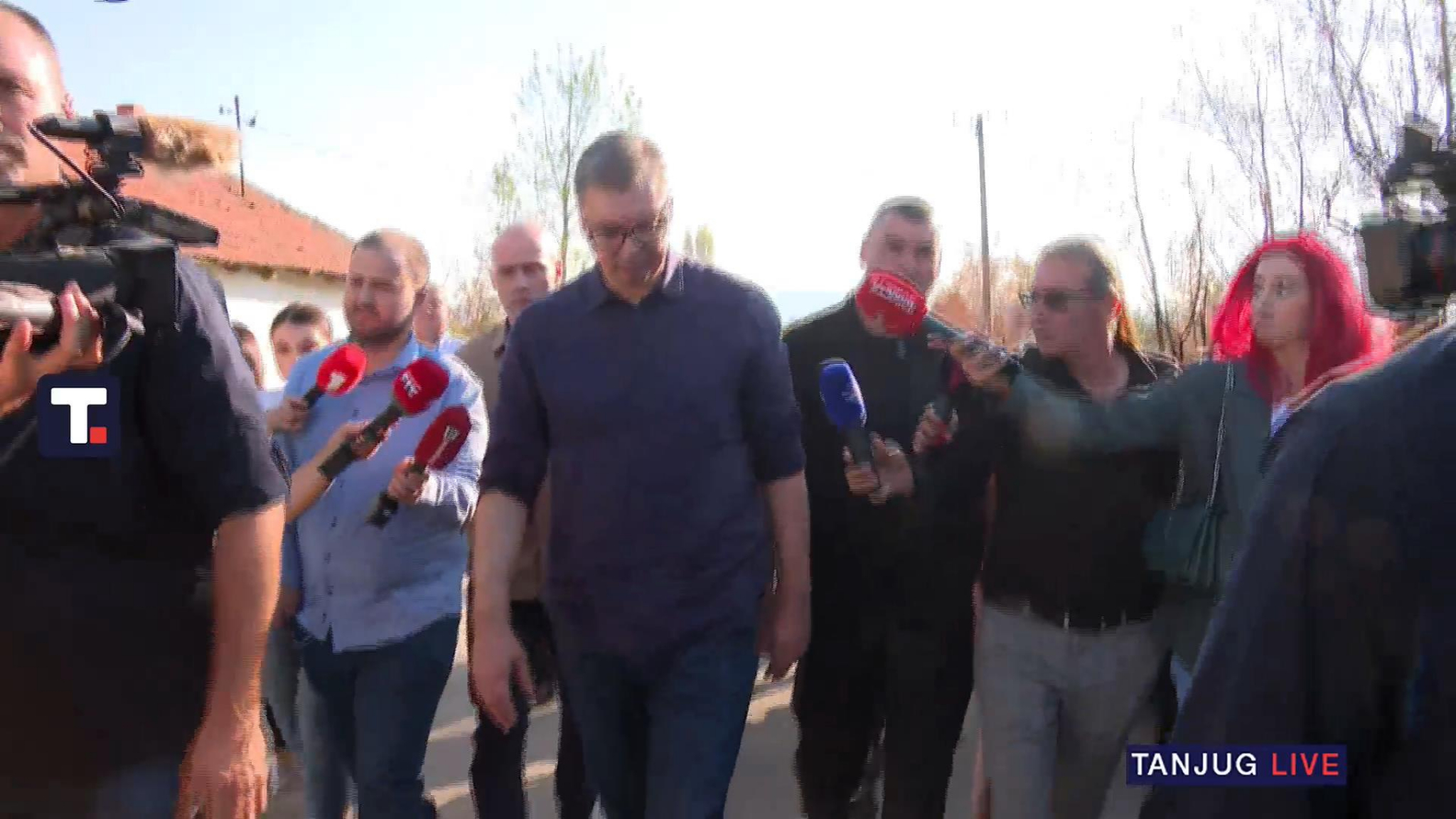 Predsednik Vučić obilazi radove na obnovi kuća izgorelih u požaru u opštini Žitorađa