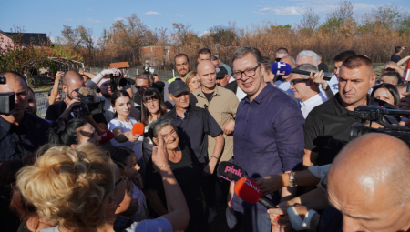 Predsednik Republike Srbije Aleksandar Vučić obišao je juče radove na obnovi kuća izgorelih u požaru u naseljima Novo Momčilovo i Konjarnik u opštini Žitorađa.