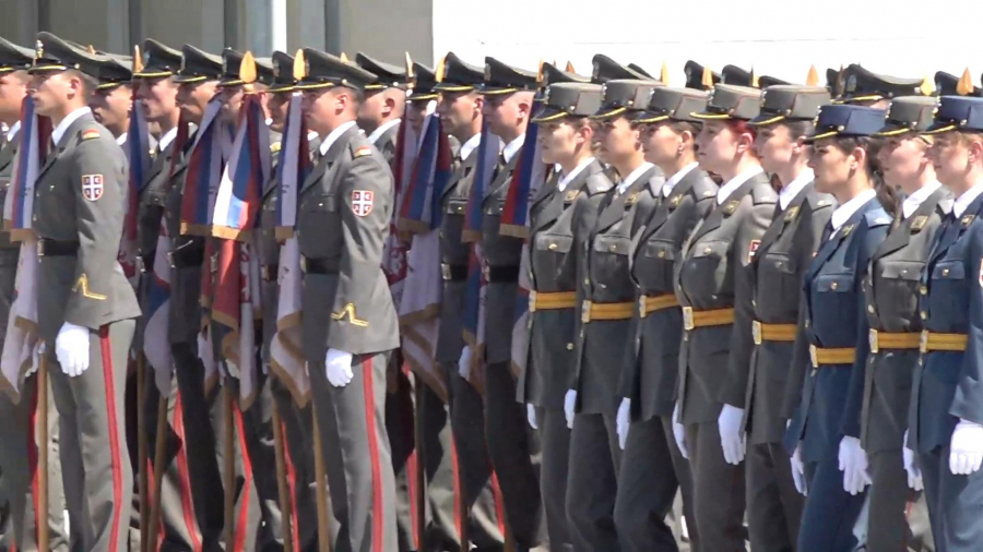Vučić na promociji najmlađih oficira Vojske Srbije