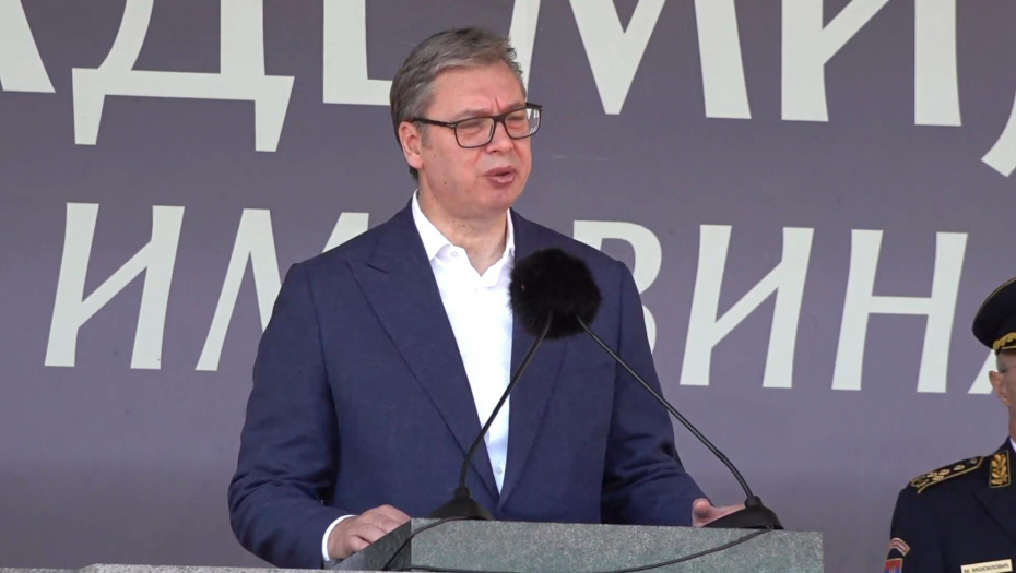 Vučić na promociji najmlađih oficira Vojske Srbije