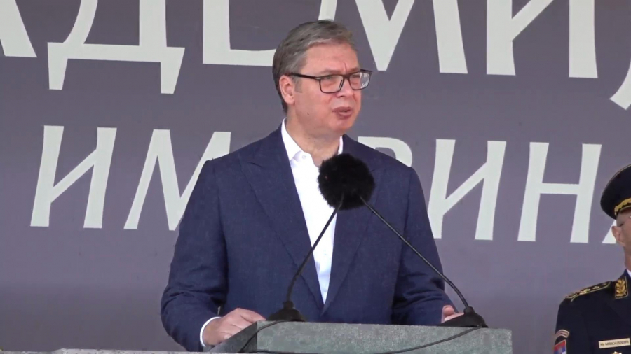 Vučić na promociji najmlađih oficira Vojske Srbije