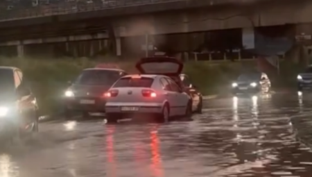 Ovakvi prizori, nažalost, ne iznenađuju – prema prognozi Republičkog hidrometeorološkog zavoda, upravo su zapadni i jugozapadni krajevi Srbije bili najugroženiji večeras, uz lokalne pljuskove i grmljavinu