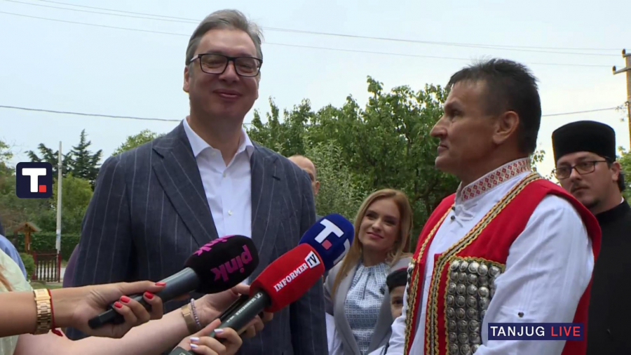 Vučić u Banstolu obilazi porodicu Radan koja je u 